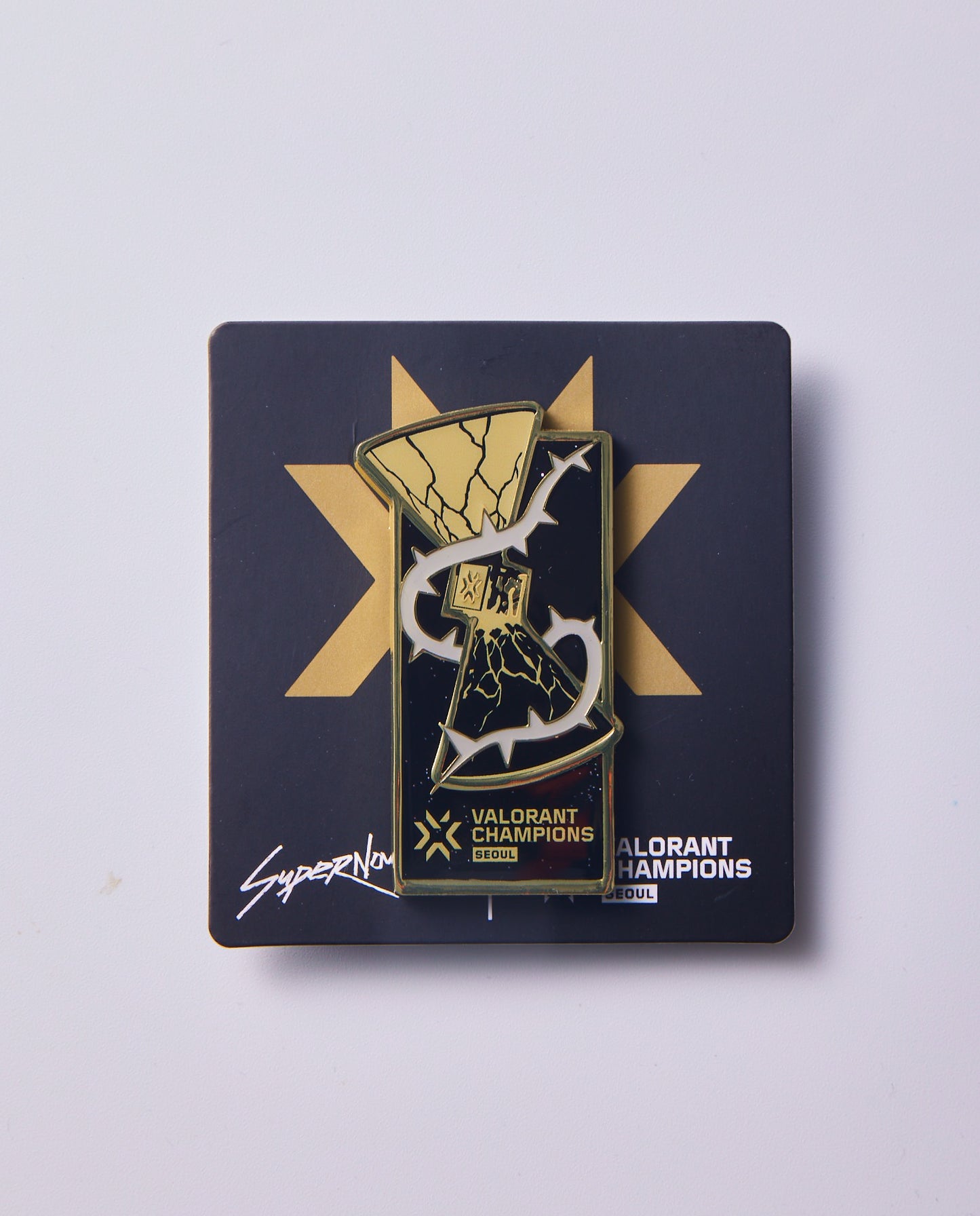 VALORANT Champions 2024 トロフィー ピンバッジ